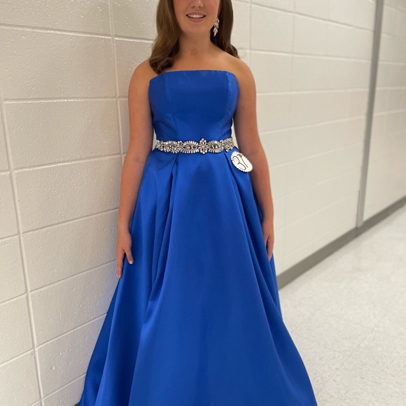 Mac Duggal 10, strapless ballgown. HOCO, pageant, prom, formal, MOB, bridesmaid - Picture 3 of 8